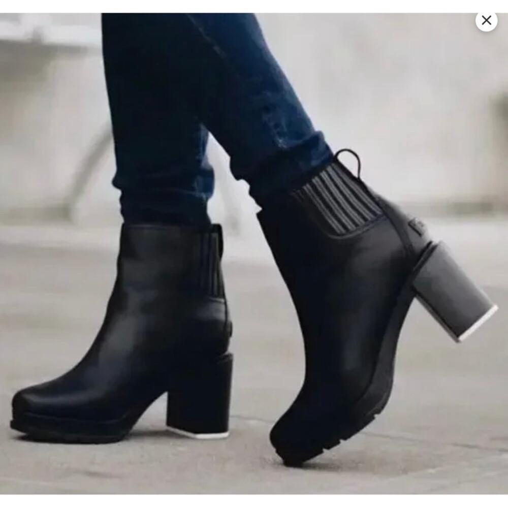 Sorel Margot Chelsea Black Leather Boots Size 10